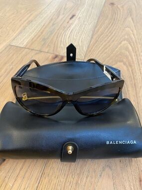 Balenciaga Men's Tortoiseshell Sunglasses with Dark Gradient Lenses